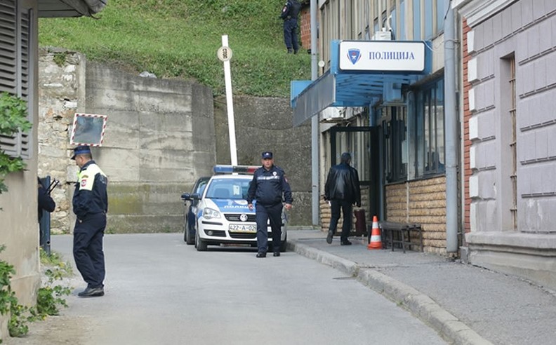 Pu Zvornik Policajac Istio Oru Je Pa Ranio Kolegu Bn