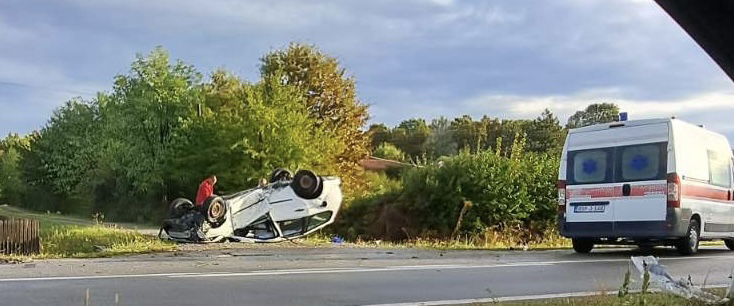 Poginula žena pri slijetanju vozila sa kolovoza BN