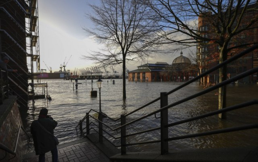 U Njemačku stigla oluja Hamburg pod vodom BN