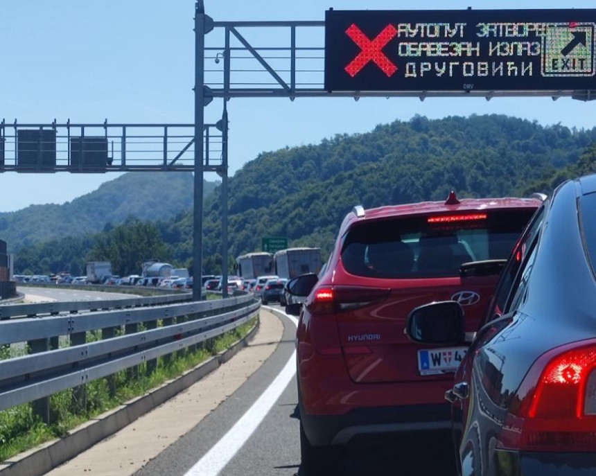 Prohodna Dionica Auto Puta Na Kojoj Se Zapalio Kamion Bn