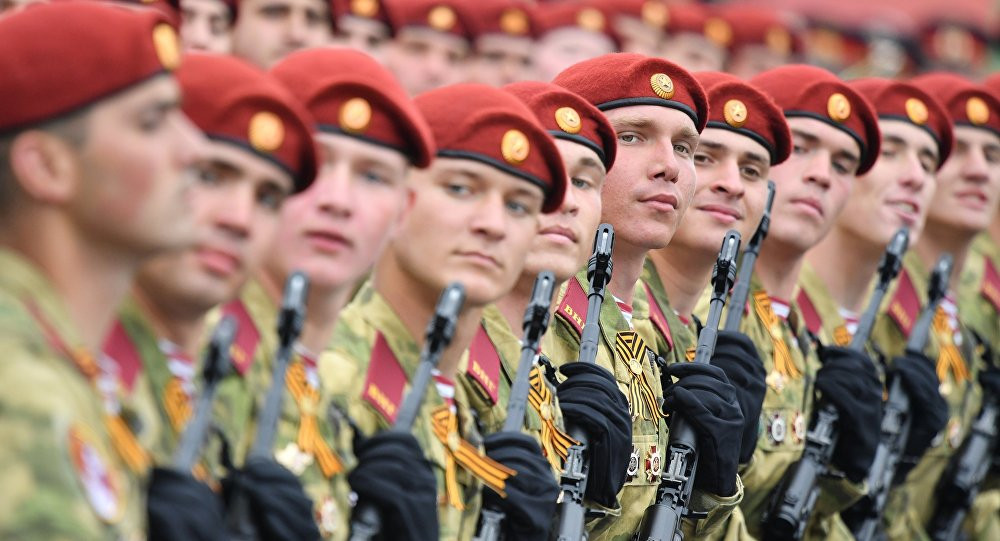 Национальная гвардия. Войска национальной гвардии на параде. Военнослужащий войск национальной гвардии. ВНГ РФ парад. Солдаты ВНГ РФ.