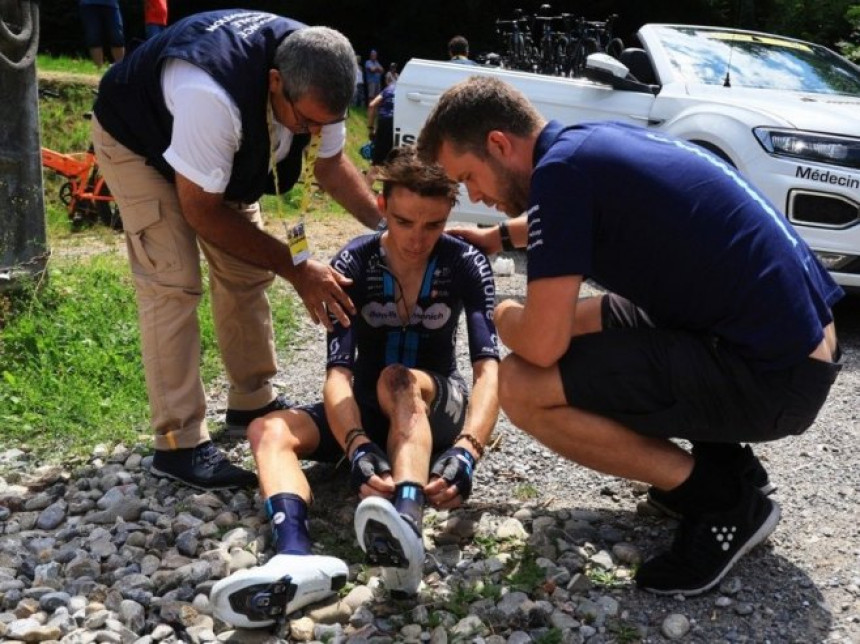 Судар на Тур д' Франсу: Повријеђено 30 бициклиста