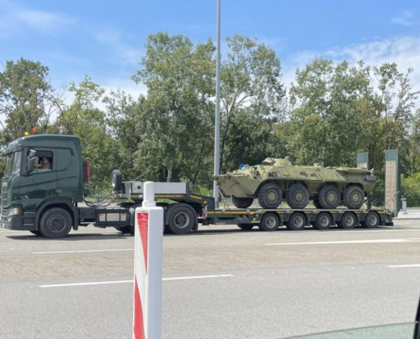 Mađarska vojska na transporterima ulazi u BiH