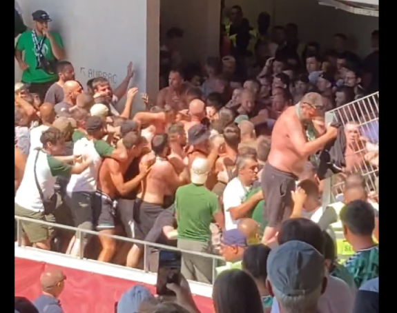 Skandal: Opšta tuča navijača izbila na tribinama (VIDEO)