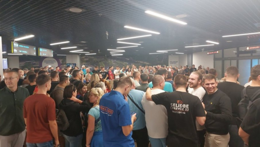 Vicešampioni stigli u Beograd, doček na aerodromu