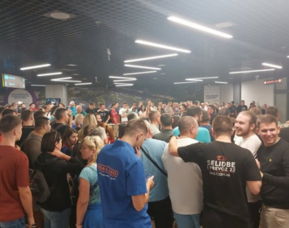 Vicešampioni stigli u Beograd, doček na aerodromu
