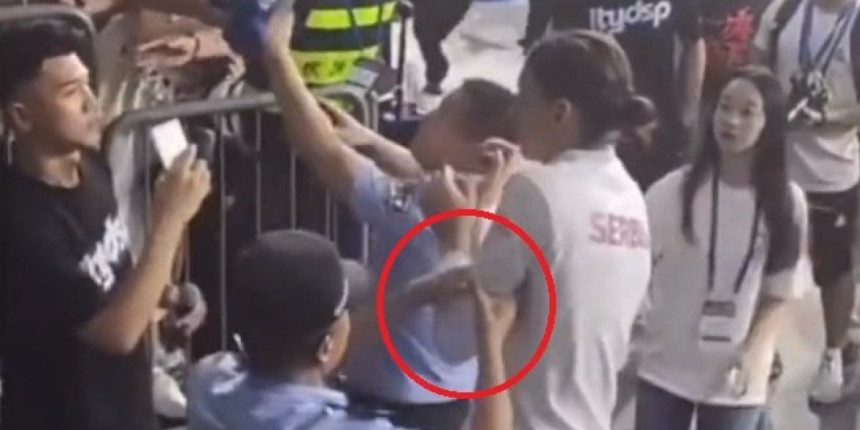 Kako je policajac zgrabio Tijanu Bošković za ruku