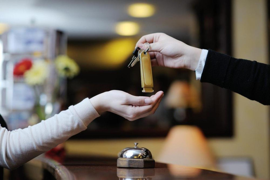 Osmočlana porodica iz Kine živi u luksuznom hotelu skoro godinu dana!