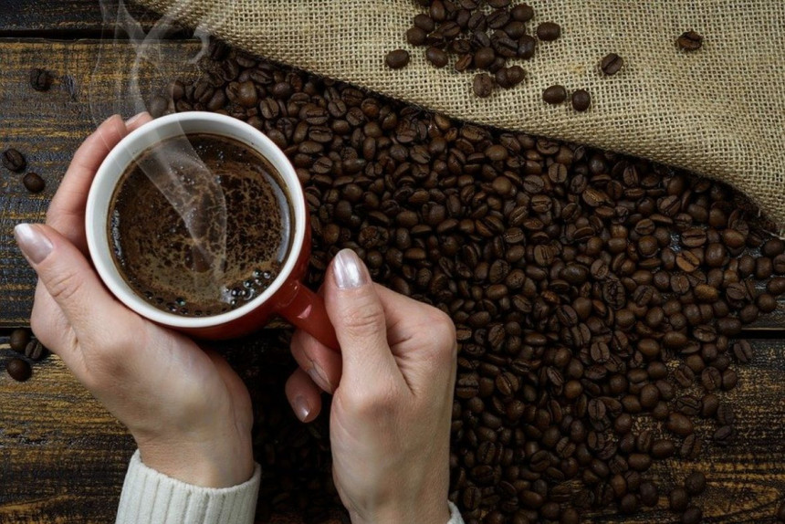 Oboren rekord u brzom ispijanju kafe! (VDEO)