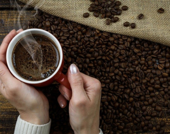 Oboren rekord u brzom ispijanju kafe! (VDEO)