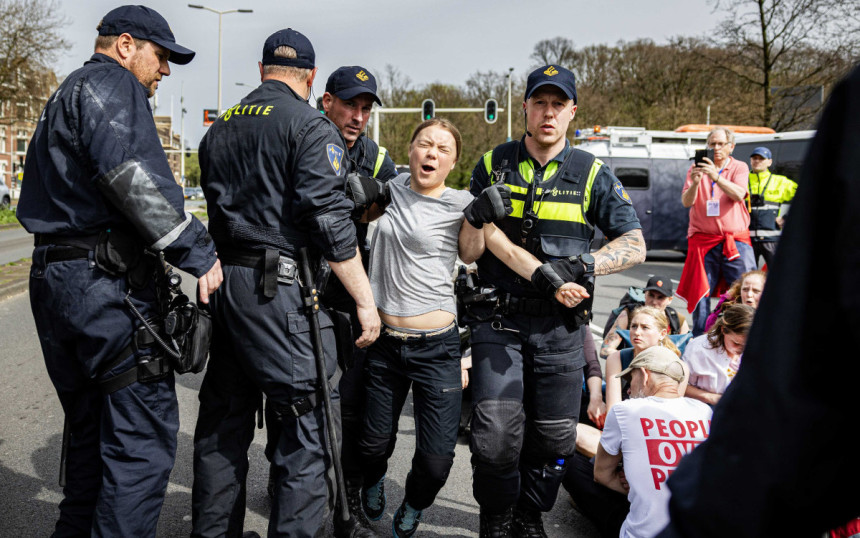 Greta Tunberg uhapšena na protestu u Hagu