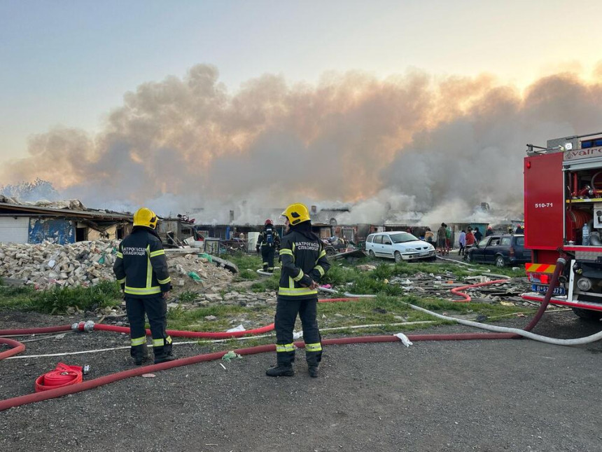Ogromni požar zahvatio naselje kod Novog Sada