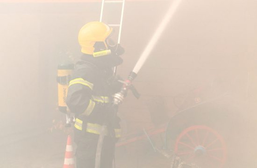 Пожар код Шибеника гаси више од 50 ватрогасаца