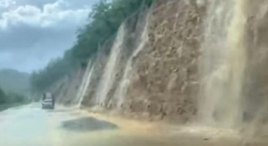 Nevrijeme stvorilo "vodopad" kod Kosjerića (VIDEO)