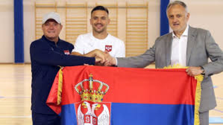 Gajić simbolično predao zastavu Srbije Stojkoviću i Tadiću