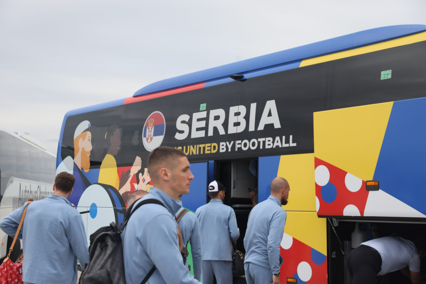Fudbaleri Srbije napustili Augsburg, večeras stižu u BG