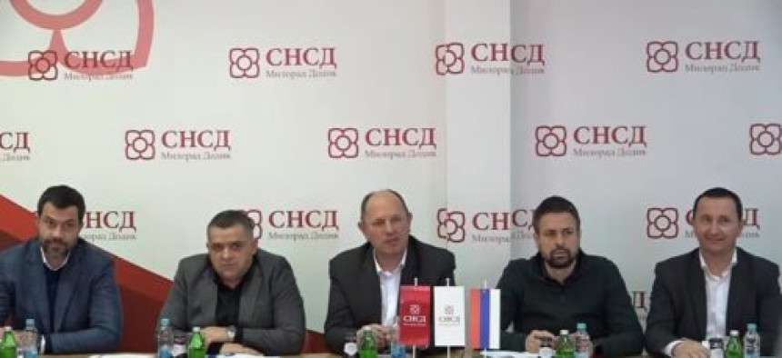 Igor Dodik ponovo u Trebinju, pokušaj pomirenja crvenih SNSD ruža