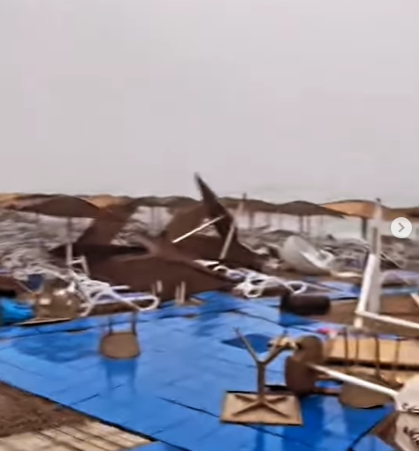 Crna Gora: Oluja demolirala plaže, vozila pod vodom