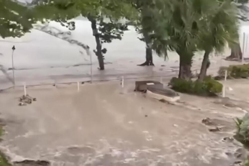 Razorni uragan od 265 km/h zahvatio Karibe, ima mrtvih