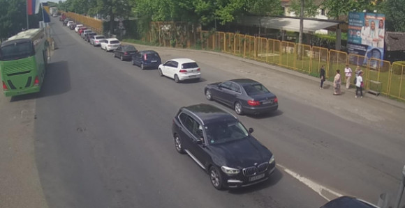 Duge kolone i višesatna čekanja na graničnim prelazima