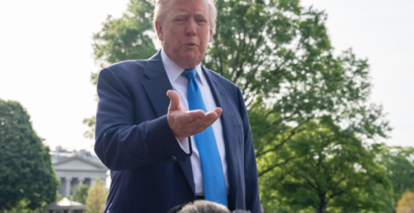 Трамп о АИ слици на којој је приказан као папа: То је била шала