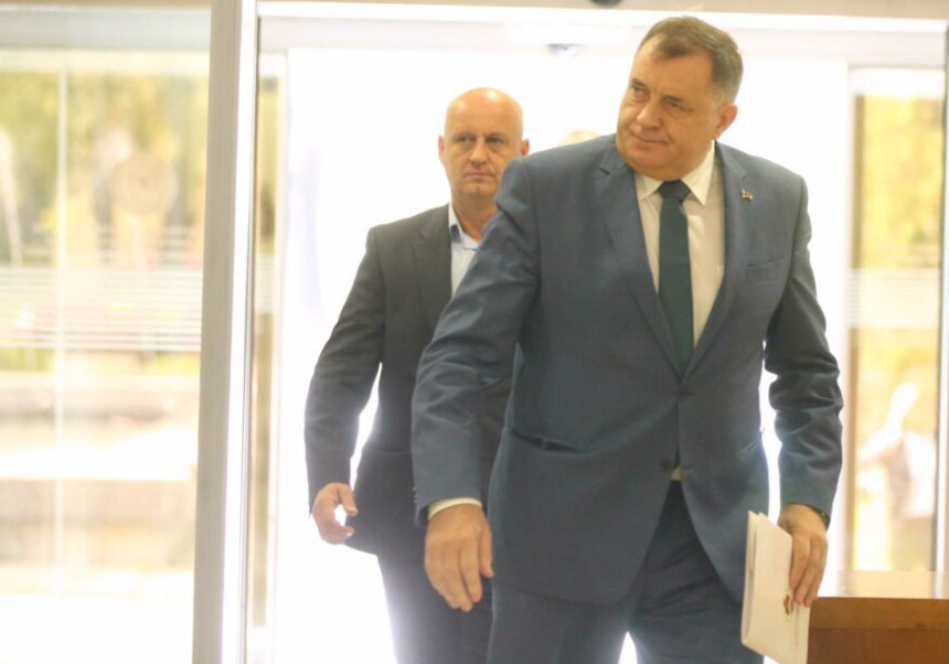 Ко је сада издајник?! У страху од губитка власти Додик моли бошњачке странке за састанак