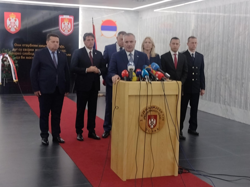 Додик: Укидање Војске Републике Српске била грешка, али на грешкама се учимо