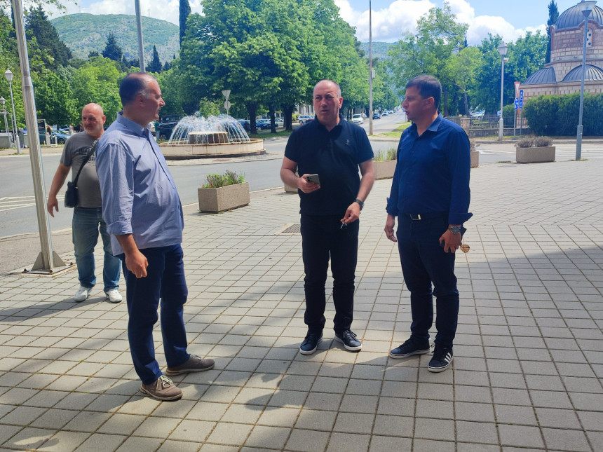 Нећемо бити глинени голубови за линч на који позива режим!