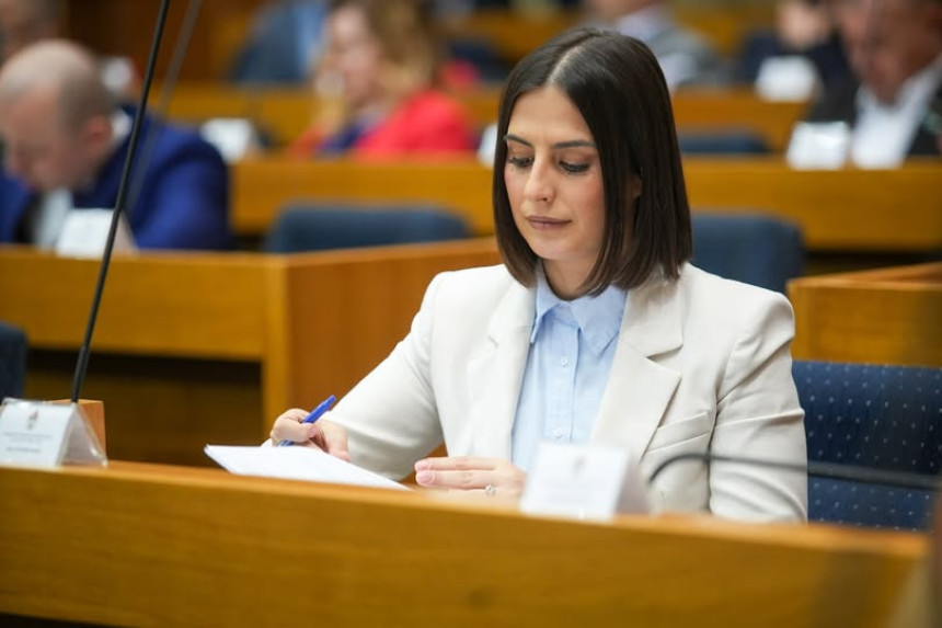 Viškovićev odgovor poslanici: Sram vas bilo, što ne rađate