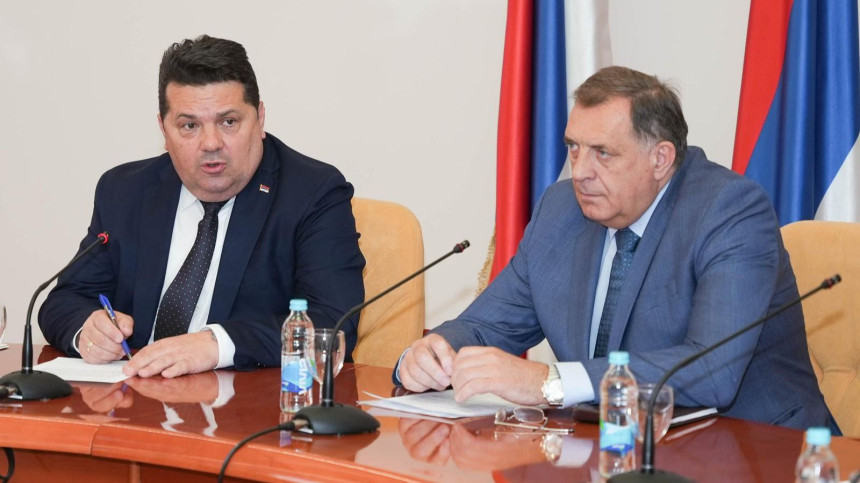 Svi nivoi vlasti u BiH obustavili isplatu SNSD-u i US