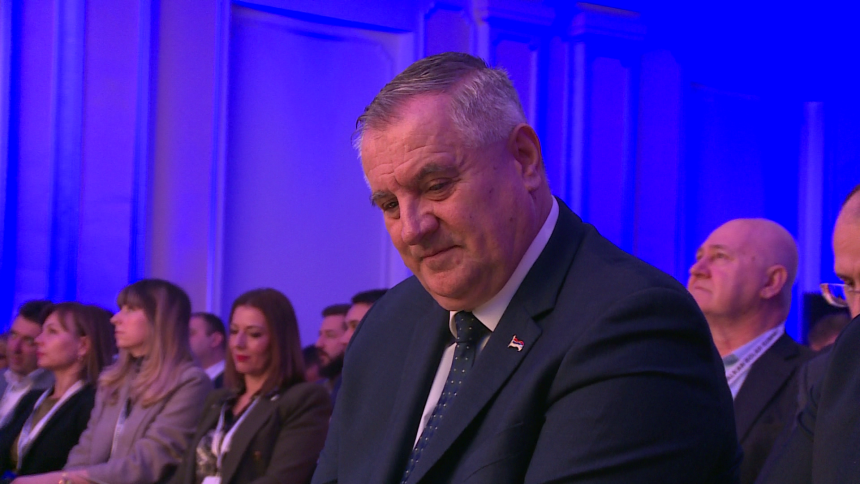 Višković ima veću platu od premijera Crne Gore i Srbije
