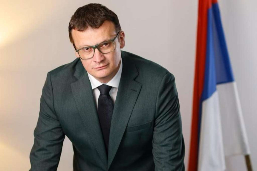 Na poziv ATV-a da gostuje, Božović pristao, ali pod uslovom da javno prečešljaju njegovu i ATV dokumentaciju