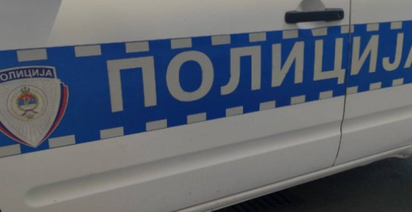 Priveden muškarac, ispalio rafal u dvorištu kuće