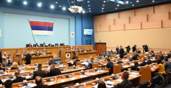 Zakon o finansiranju političkih stranaka legalizuje reket