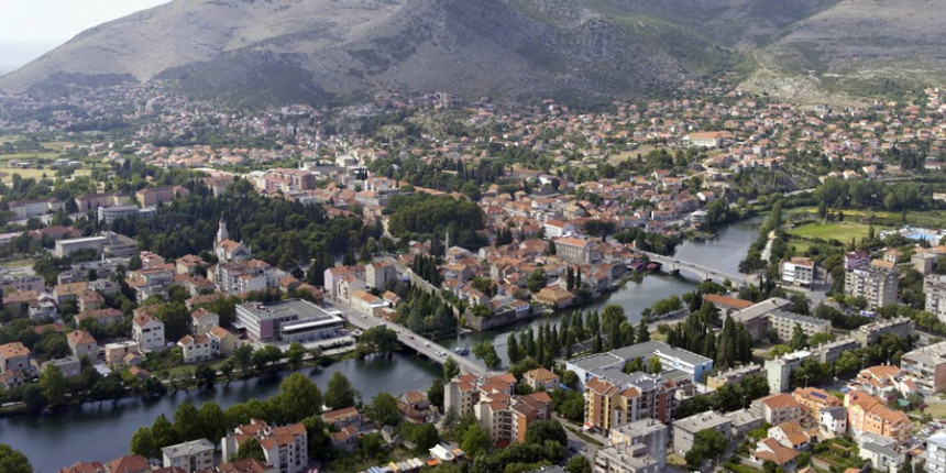 Nesreća kod Trebinja, poginula jedna osoba, dvije povrijeđene