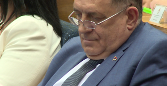 Секретар њемачке владе: Треба наставити санкције Додику