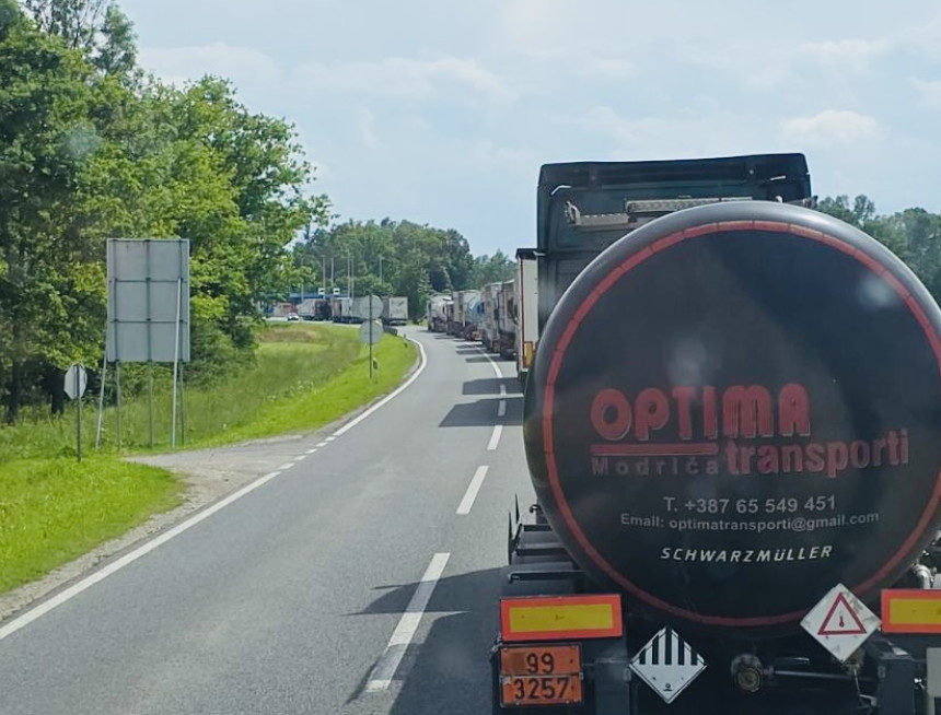 Haos na granicama: Vozaču treba čitava smjena da uđe u BiH