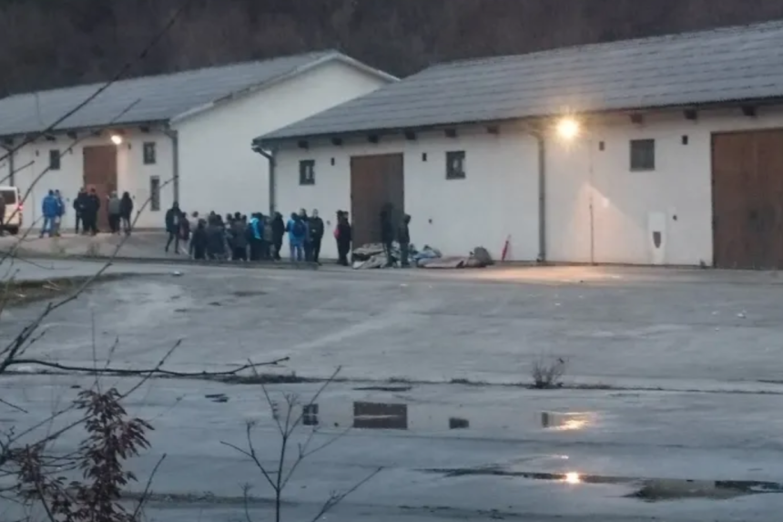 Пуцњава у близини мигрантског центра код Блажуја