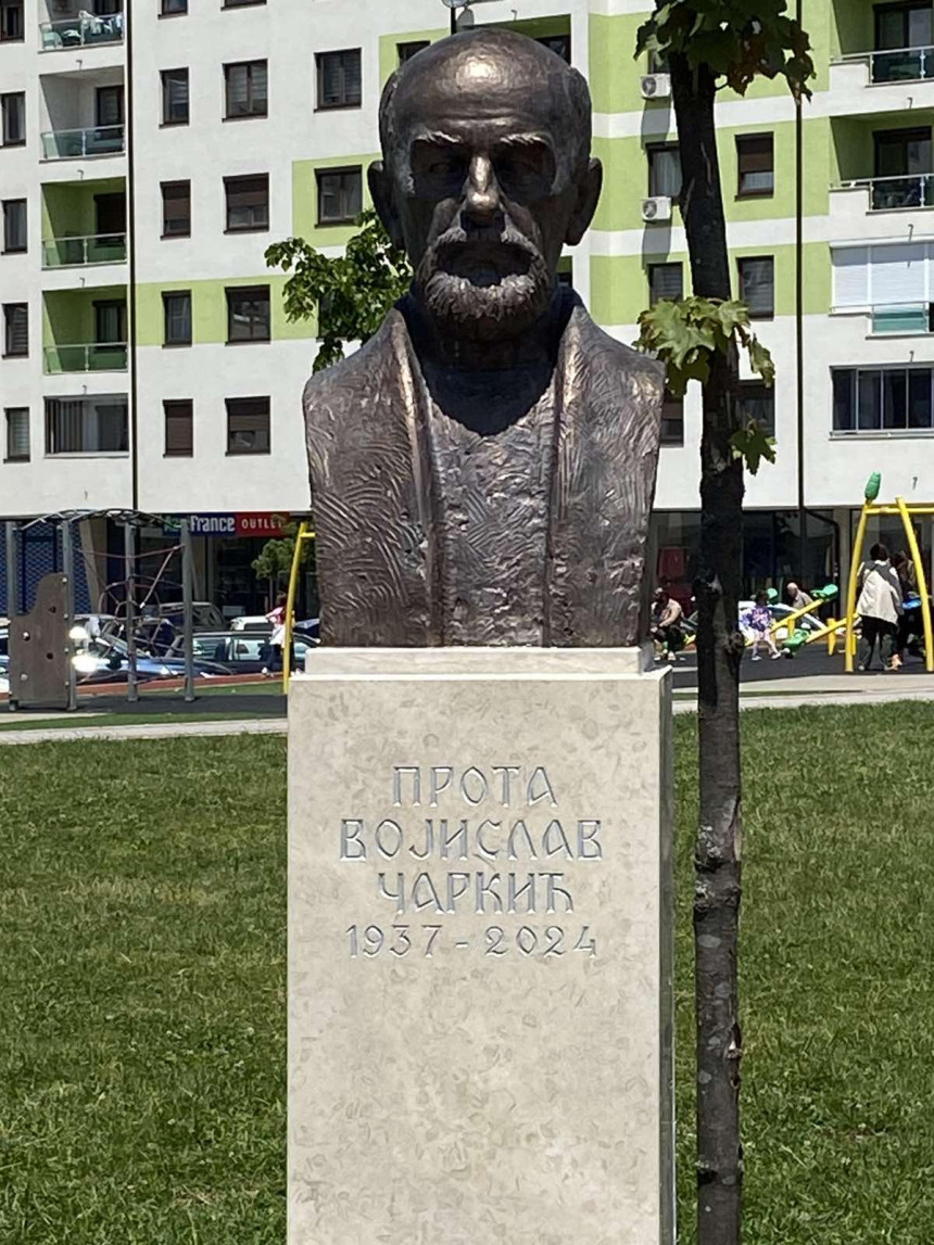 Биста мали знак захвалности за проту Воју Чаркића