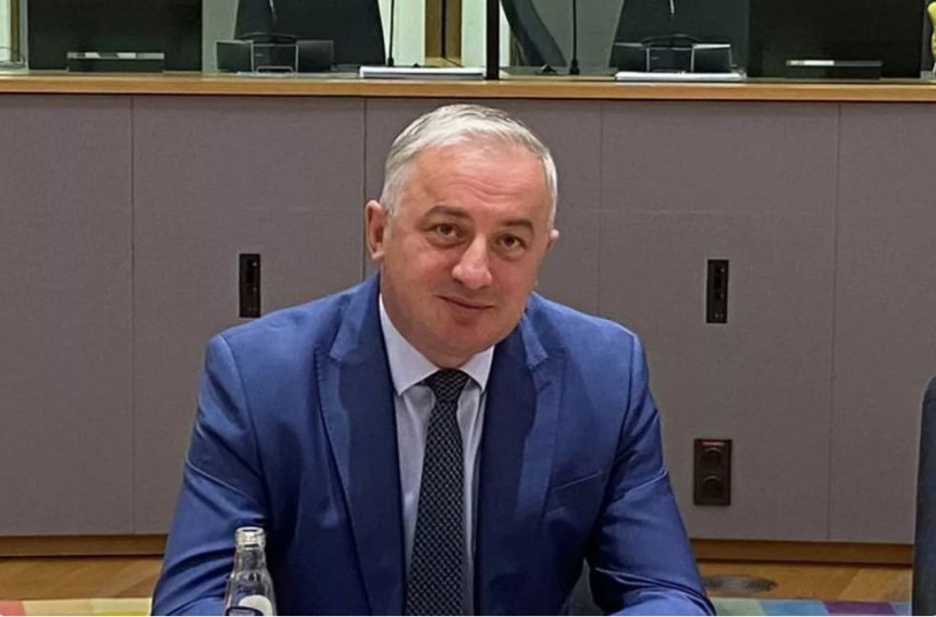 Borenović: SNSD podržava lopovluk u javnim nabavkama
