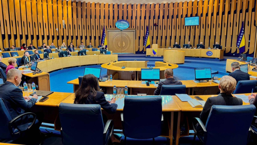 SNSD grčevito brani fotelje u Domu naroda i SM BiH