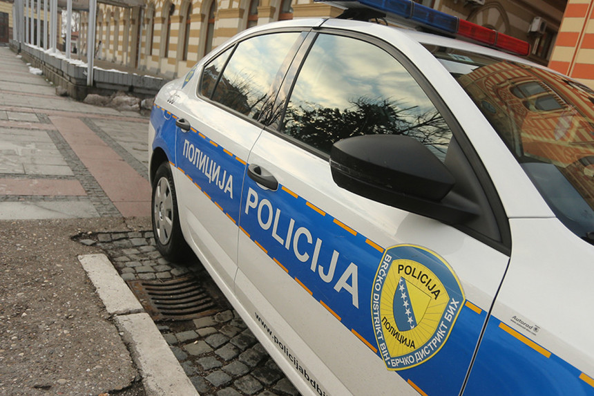 Saobraćajna nesreća kod Brčkog, dvije osobe povrijeđene