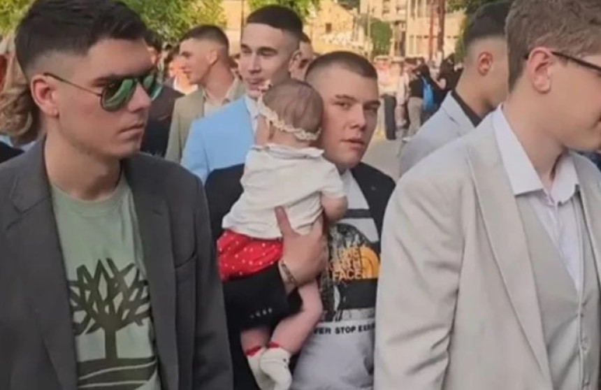 Матурант из Ужица постао херој мрежа: Никад љепша пратиља