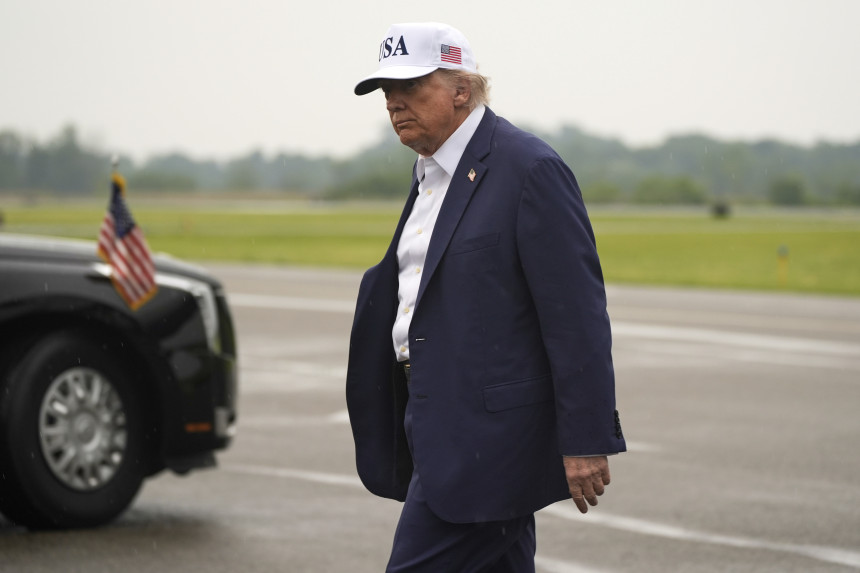 Трампова забрана уласка држављанима 12 земаља ступа на снагу у понедјељак