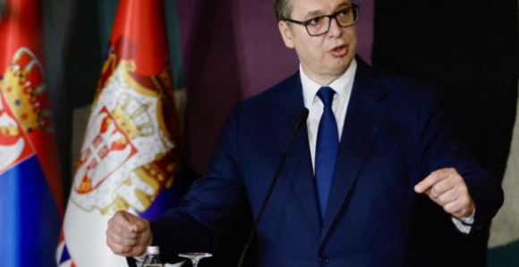 Вучић: Они који руше неће побиједити, Србија није поклекла