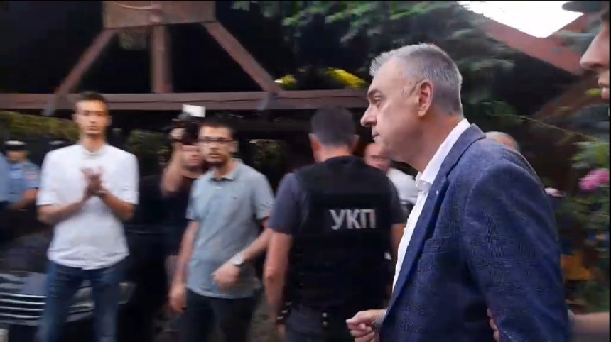 Миличевић, у пратњи полиције, одведен из породичне куће