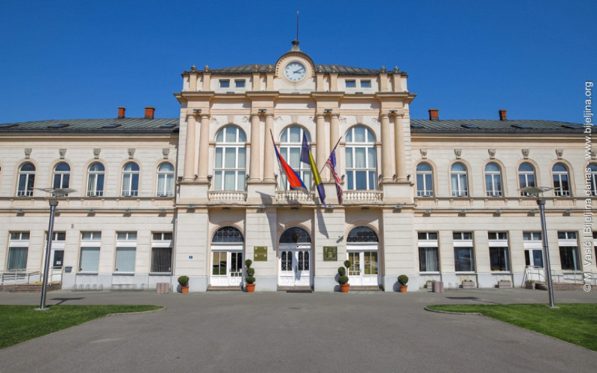 Зора Видовић послала инспекцију Љубиши Петровићу