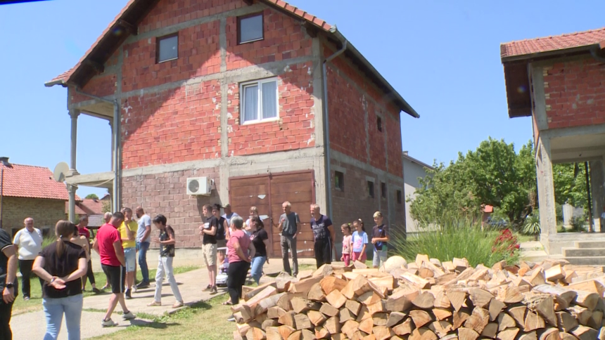 Протест мјештана Брањева - клизиште пријети кућама