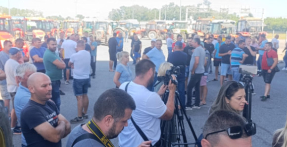 Granični prelaz Rača blokiran za teretni saobraćaj do 16 časova
