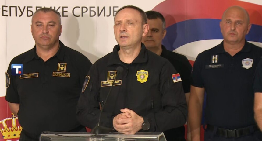 Direktor policije: Više desetina izgrednika privedeno, šest policajaca povrijeđeno